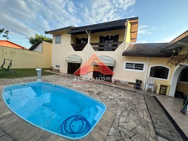Casa com 520m² 4 quartos e 2 banheiros, à venda, no bairro Eugênio de Melo em São José dos Campos