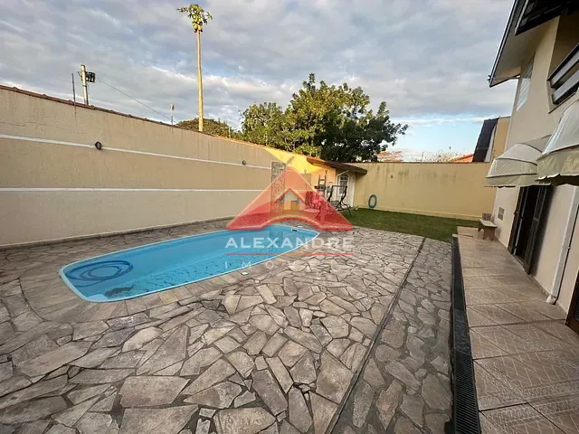 Casa com 520m² 4 quartos e 2 banheiros, à venda, no bairro Eugênio de Melo em São José dos Campos
