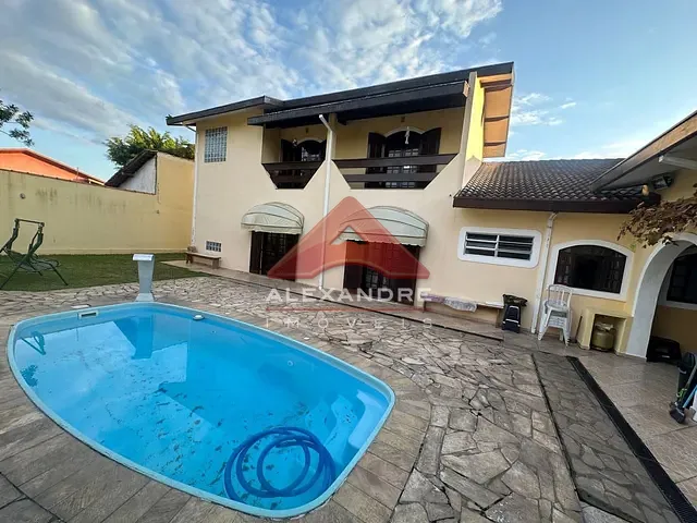 Casa com 520m² 4 quartos e 2 banheiros, à venda, no bairro Eugênio de Melo em São José dos Campos