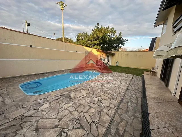 Casa com 520m² 4 quartos e 2 banheiros, à venda, no bairro Eugênio de Melo em São José dos Campos
