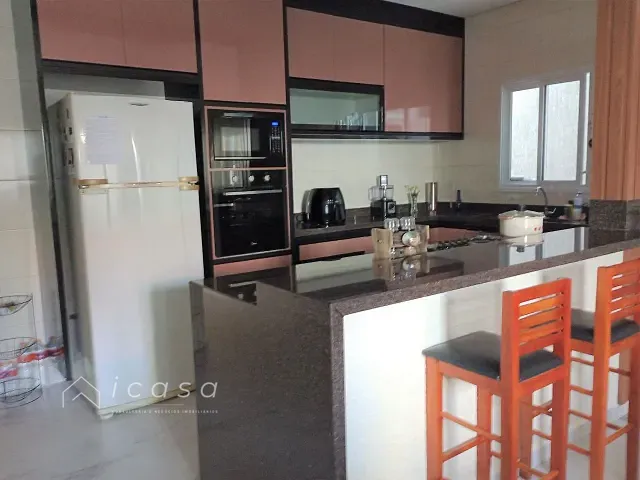 Casa com 140m² 2 quartos e 1 banheiro, à venda, no bairro Residencial Santa Paula em Jacareí