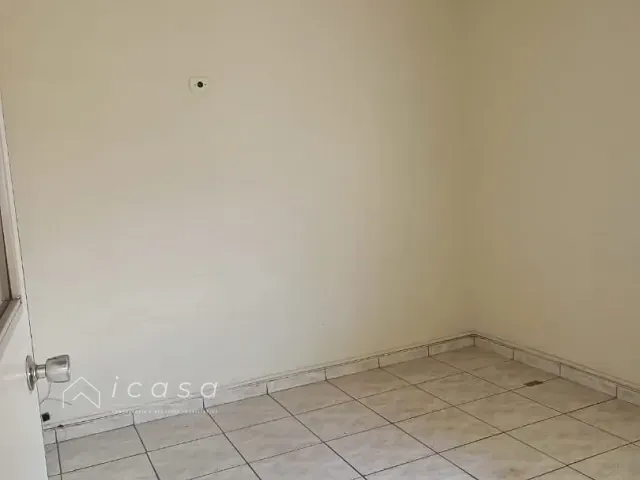 Casa com 300m² 3 quartos e 2 banheiros, à venda, no bairro Vila Industrial em São José dos Campos