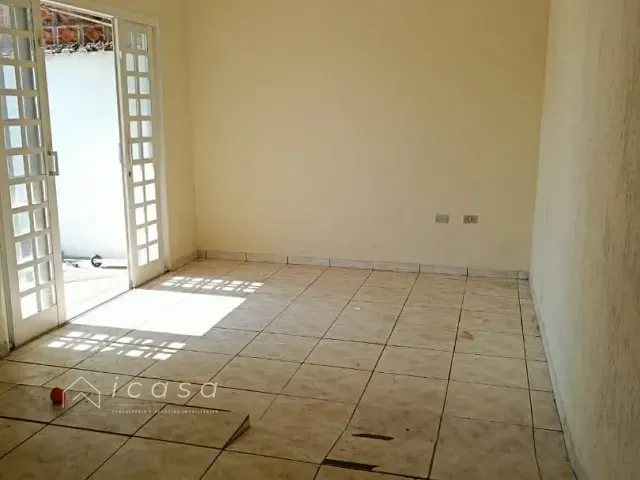Casa com 300m² 3 quartos e 2 banheiros, à venda, no bairro Vila Industrial em São José dos Campos