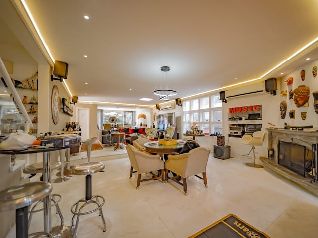 Casa com 645m² 6 quartos e 8 banheiros, à venda, no bairro Alphaville em Santana de Parnaíba