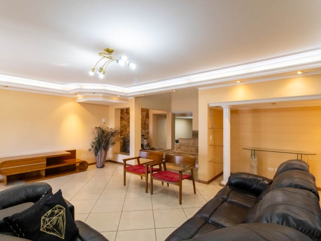 Foto do Casa - Casa tipo para venda em Vila Galvão com 3 quartos, 331m² | Lares e Andares Imóveis