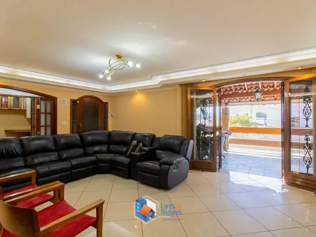 Casa com 331m² 3 quartos e 4 banheiros, à venda, no bairro Vila Galvão em Guarulhos