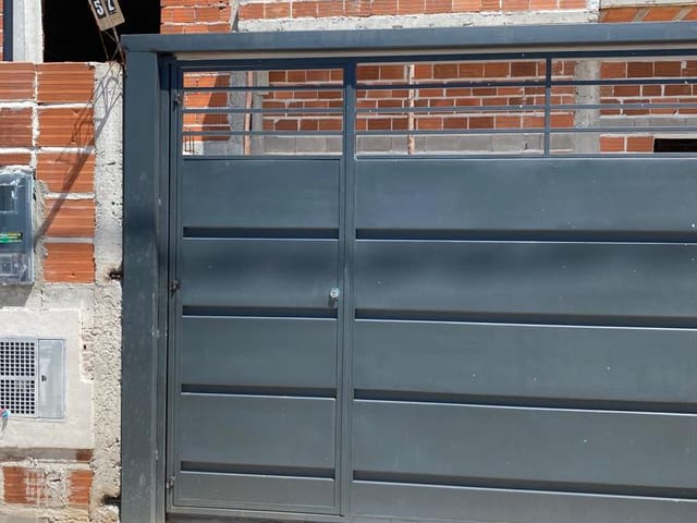 Casa 2 quartos e 1 banheiro, à venda, no bairro Loteamento Residencial e Comercial Flamboyant em Pindamonhangaba