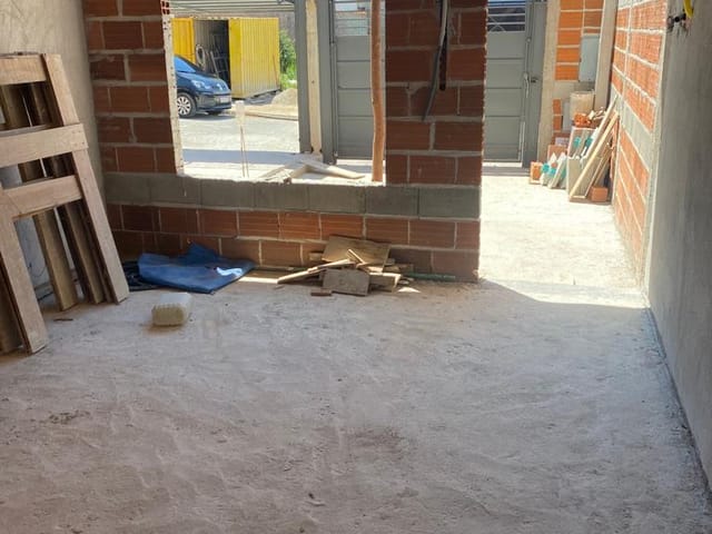 Casa 2 quartos e 1 banheiro, à venda, no bairro Loteamento Residencial e Comercial Flamboyant em Pindamonhangaba