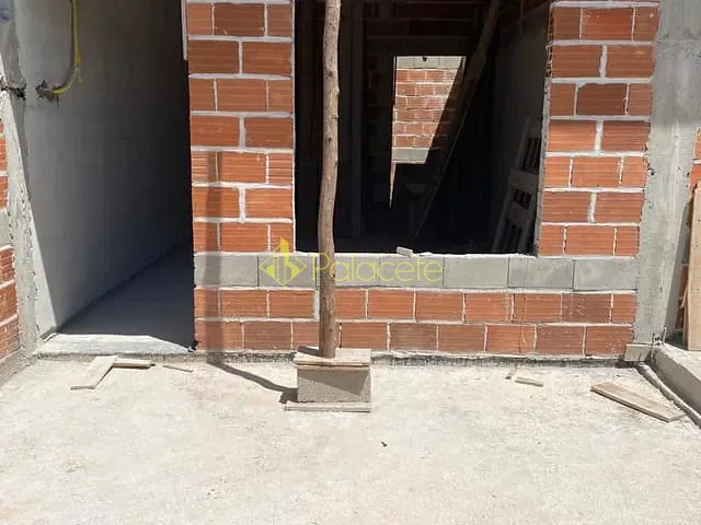 Casa 2 quartos e 1 banheiro, à venda, no bairro Loteamento Residencial e Comercial Flamboyant em Pindamonhangaba