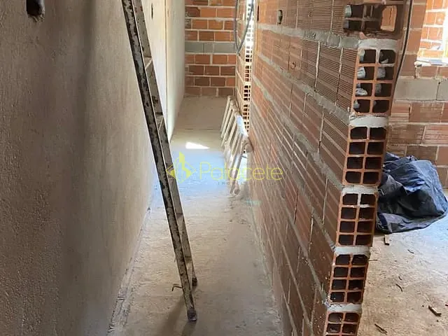 Casa 2 quartos e 1 banheiro, à venda, no bairro Loteamento Residencial e Comercial Flamboyant em Pindamonhangaba