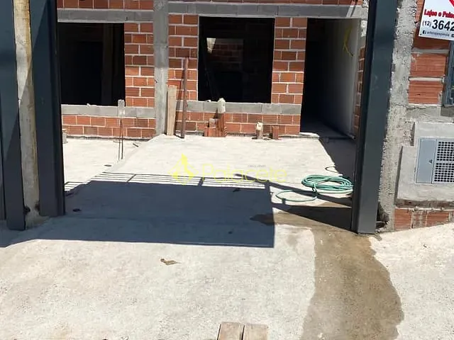 Casa 2 quartos e 1 banheiro, à venda, no bairro Loteamento Residencial e Comercial Flamboyant em Pindamonhangaba