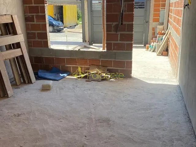 Casa 2 quartos e 1 banheiro, à venda, no bairro Loteamento Residencial e Comercial Flamboyant em Pindamonhangaba