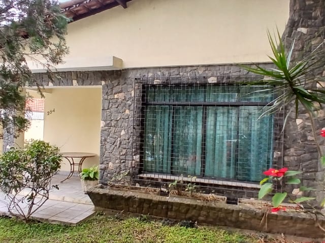 Casa com 300m² 3 quartos e 2 banheiros, à venda, no bairro Vila Alexandria em São Paulo