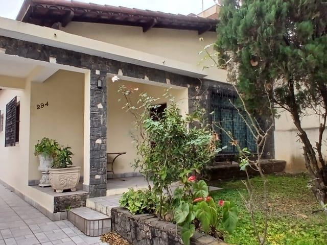Casa com 300m² 3 quartos e 2 banheiros, à venda, no bairro Vila Alexandria em São Paulo