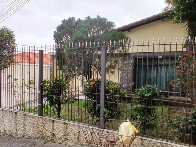 Casa com 300m² 3 quartos e 2 banheiros, à venda, no bairro Vila Alexandria em São Paulo