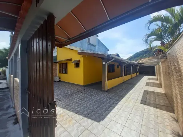 Casa com 250m² 1 quarto e 2 banheiros, à venda, no bairro Sumaré em Caraguatatuba