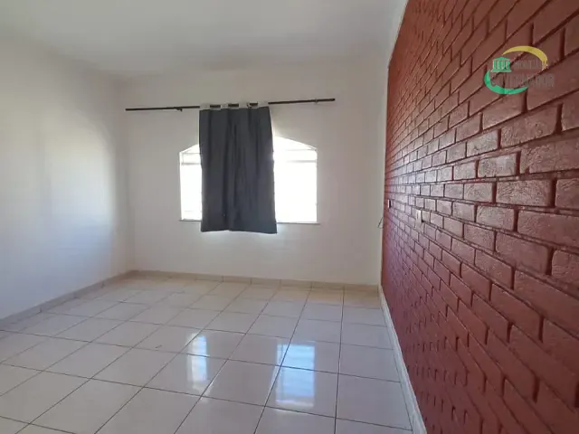 Casa com 250m² 3 quartos e 2 banheiros, para alugar, no bairro Jardim Interlagos em Campinas