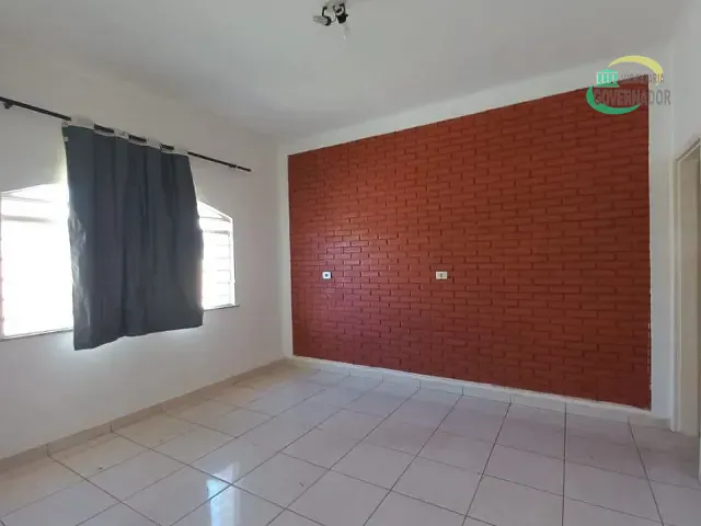 Casa com 250m² 3 quartos e 2 banheiros, para alugar, no bairro Jardim Interlagos em Campinas