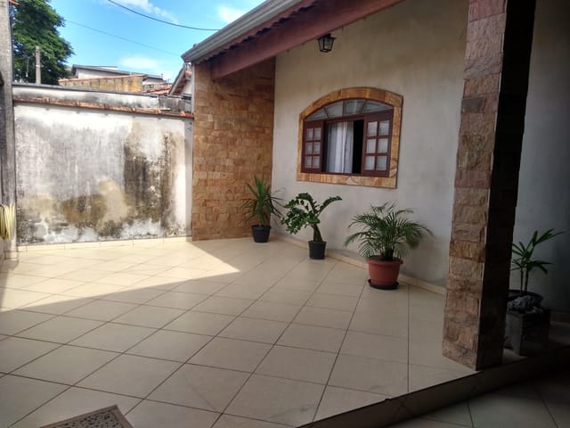 Casa com 250m² 3 quartos e 2 banheiros, à venda, no bairro Vila Menino Jesus em Caçapava