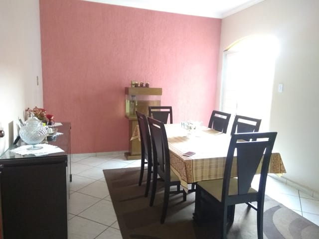 Casa com 250m² 3 quartos e 2 banheiros, à venda, no bairro Vila Menino Jesus em Caçapava