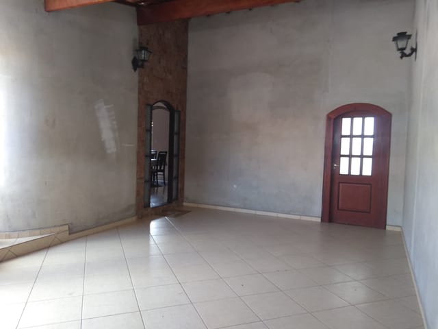 Casa com 250m² 3 quartos e 2 banheiros, à venda, no bairro Vila Menino Jesus em Caçapava