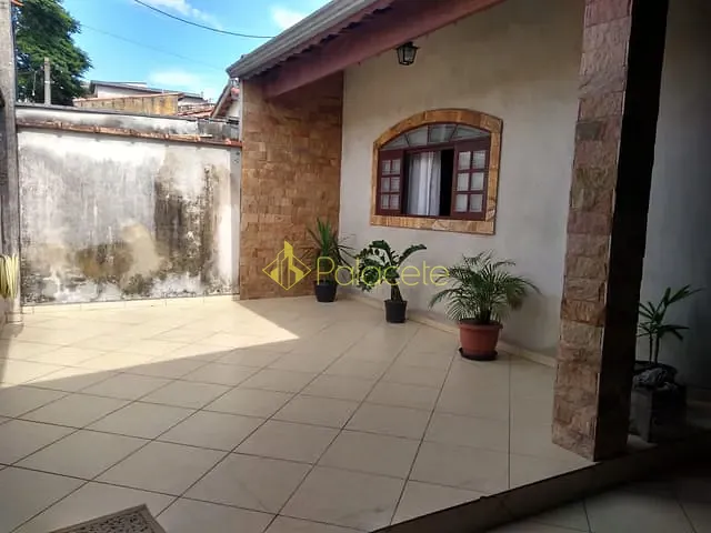 Casa com 250m² 3 quartos e 2 banheiros, à venda, no bairro Vila Menino Jesus em Caçapava
