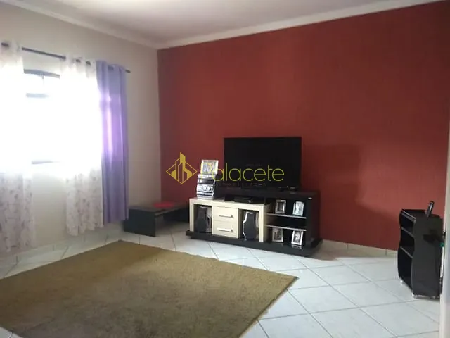 Casa com 250m² 3 quartos e 2 banheiros, à venda, no bairro Vila Menino Jesus em Caçapava