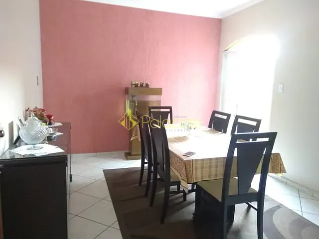 Casa com 250m² 3 quartos e 2 banheiros, à venda, no bairro Vila Menino Jesus em Caçapava