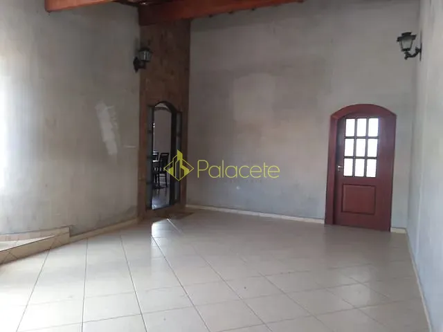 Casa com 250m² 3 quartos e 2 banheiros, à venda, no bairro Vila Menino Jesus em Caçapava