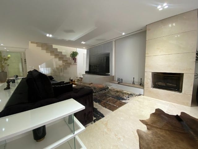 Casa com 452m² 4 quartos e 7 banheiros, à venda, no bairro Alphaville em Santana de Parnaíba