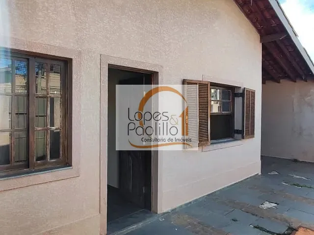 Casa com 250m² 2 quartos e 2 banheiros, à venda ou para alugar, no bairro Atibaia Jardim em Atibaia
