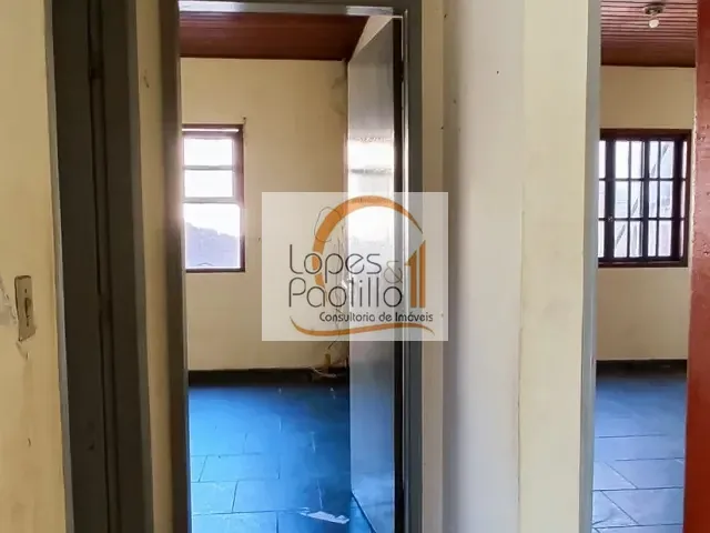 Casa com 250m² 2 quartos e 2 banheiros, à venda ou para alugar, no bairro Atibaia Jardim em Atibaia