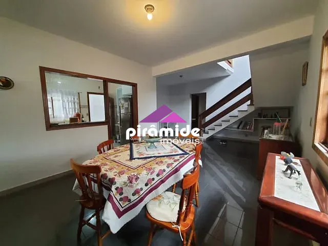 Casa com 250m² 4 quartos e 3 banheiros, à venda, no bairro Jardim das Indústrias em São José dos Campos