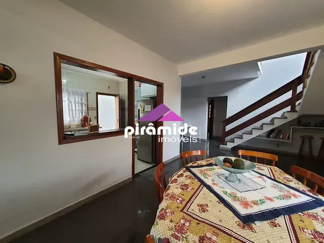 Casa com 250m² 4 quartos e 3 banheiros, à venda, no bairro Jardim das Indústrias em São José dos Campos
