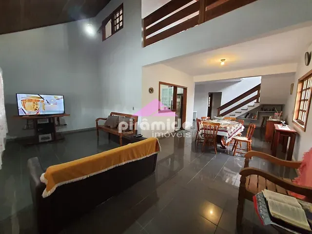 Casa com 250m² 4 quartos e 3 banheiros, à venda, no bairro Jardim das Indústrias em São José dos Campos