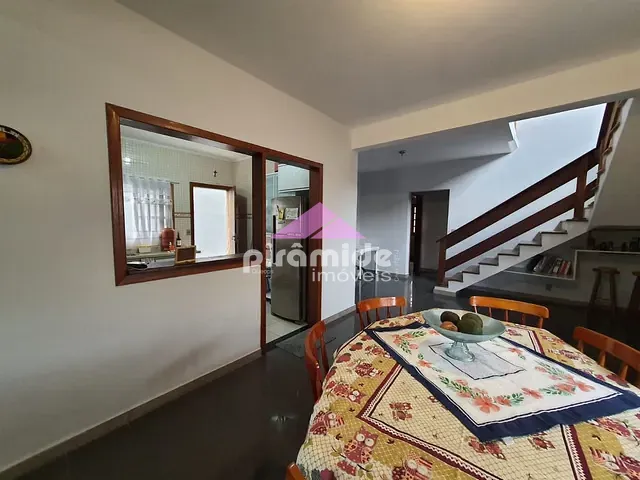 Casa com 250m² 4 quartos e 3 banheiros, à venda, no bairro Jardim das Indústrias em São José dos Campos