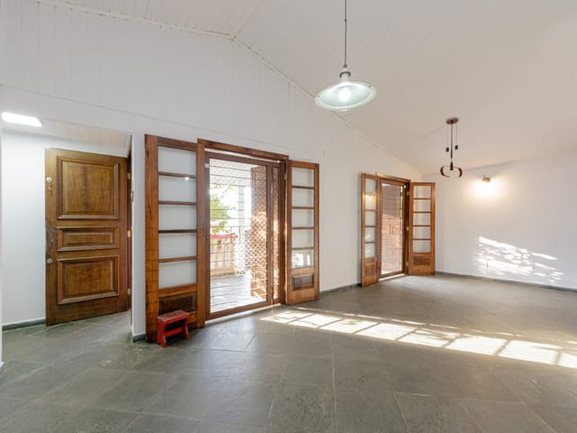 Foto do Casa - Casa tipo para venda em Três Montanhas com 5 quartos, sendo 1 suíte, 300m² | Lares e Andares Imóveis