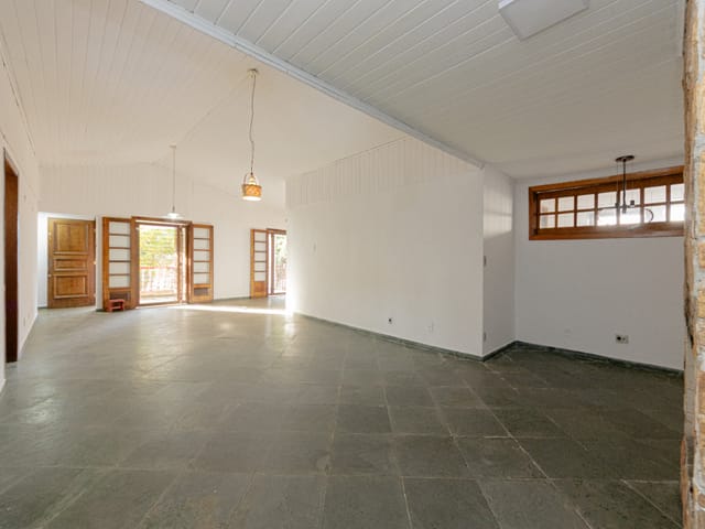 Foto do Casa - Casa tipo para venda em Três Montanhas com 5 quartos, sendo 1 suíte, 300m² | Lares e Andares Imóveis