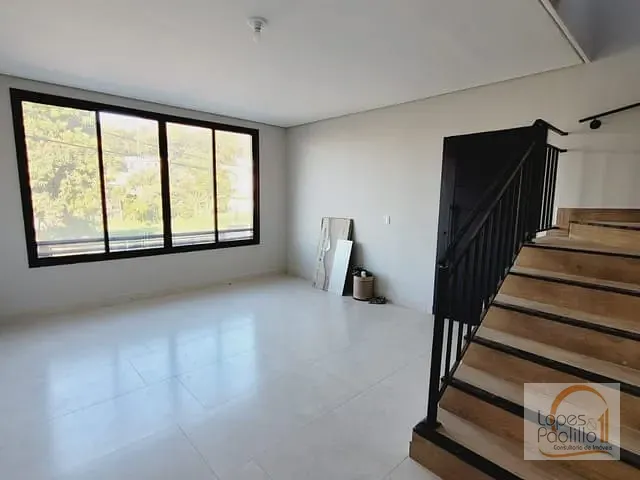 Casa com 240m² 3 quartos e 3 banheiros, para alugar, no bairro Jardim Maristela em Atibaia