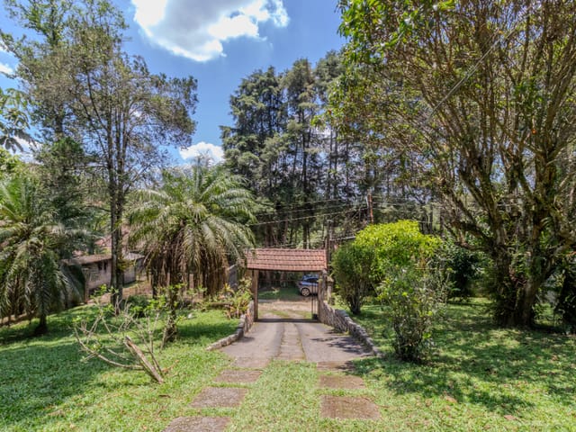 Casa com 1200m² 4 quartos e 3 banheiros, à venda, no bairro Chácara Santo Hubertus em São Paulo