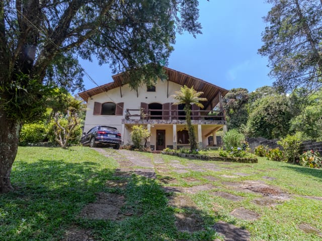 Casa com 1200m² 4 quartos e 3 banheiros, à venda, no bairro Chácara Santo Hubertus em São Paulo