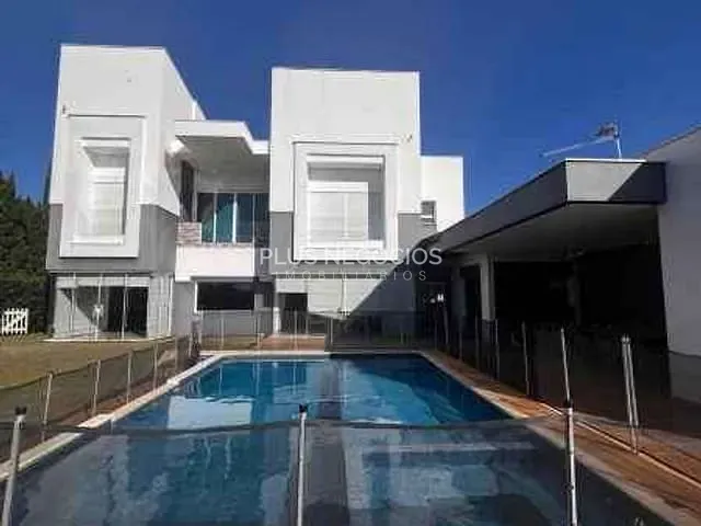 Casa com 1100m² 4 quartos e 5 banheiros, à venda ou para alugar, no bairro barreiro em Araçoiaba da Serra
