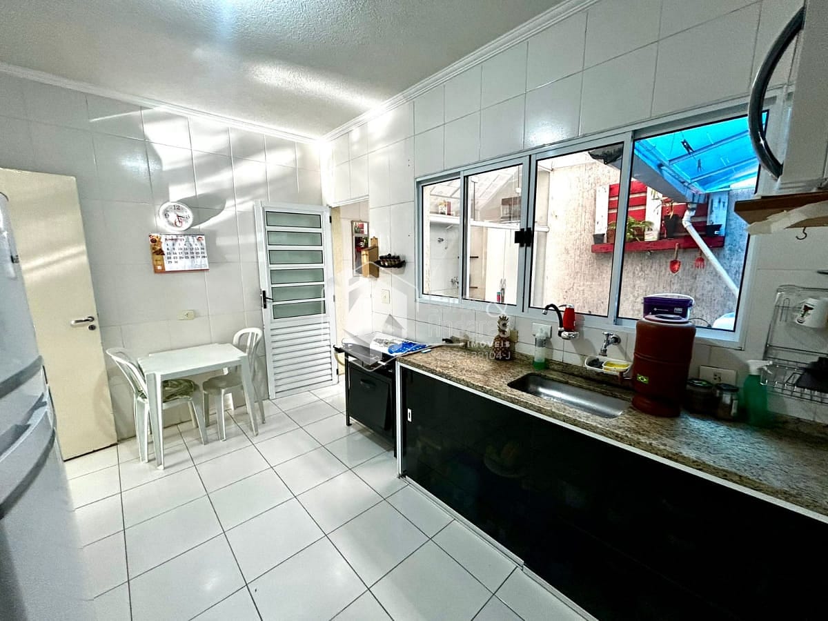 Casa à venda com 2 quartos, 84m² - Foto 11
