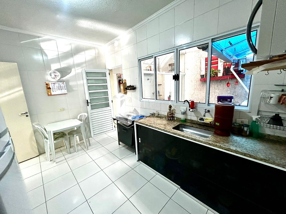 Casa à venda com 2 quartos, 84m² - Foto 9