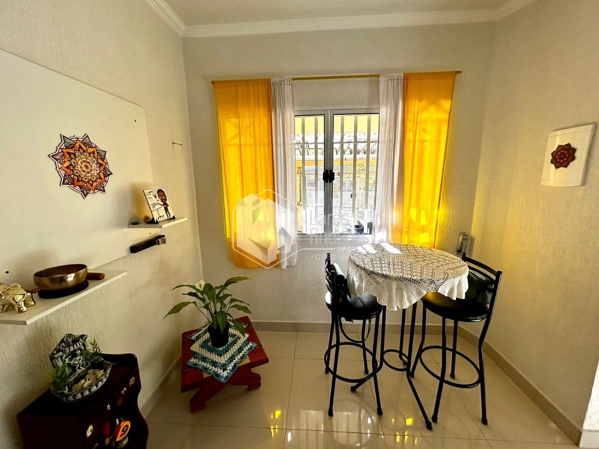 Casa à venda com 2 quartos, 84m² - Foto 4