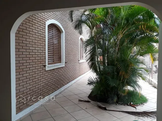 Casa com 330m² 4 quartos e 1 banheiro, à venda ou para alugar, no bairro Vila Resende em Caçapava