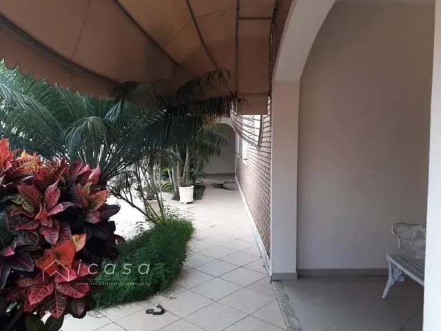 Casa com 330m² 4 quartos e 1 banheiro, à venda ou para alugar, no bairro Vila Resende em Caçapava