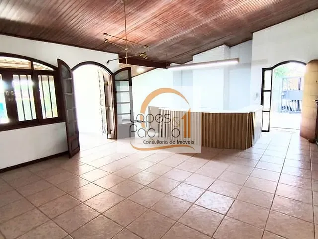 Casa com 600m² 3 quartos e 4 banheiros, para alugar, no bairro Vila Santista em Atibaia