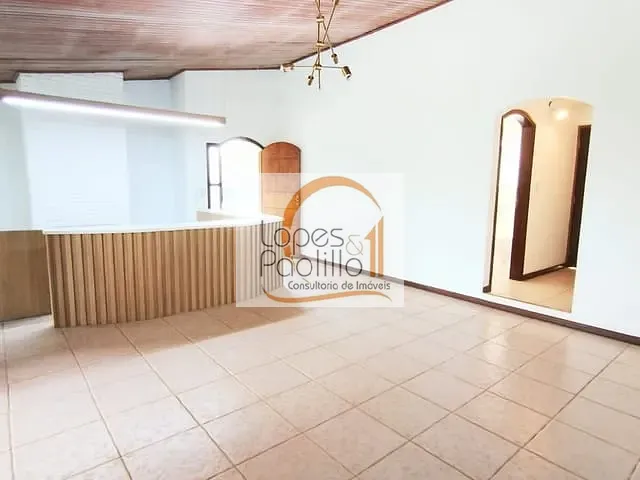 Casa com 600m² 3 quartos e 4 banheiros, para alugar, no bairro Vila Santista em Atibaia