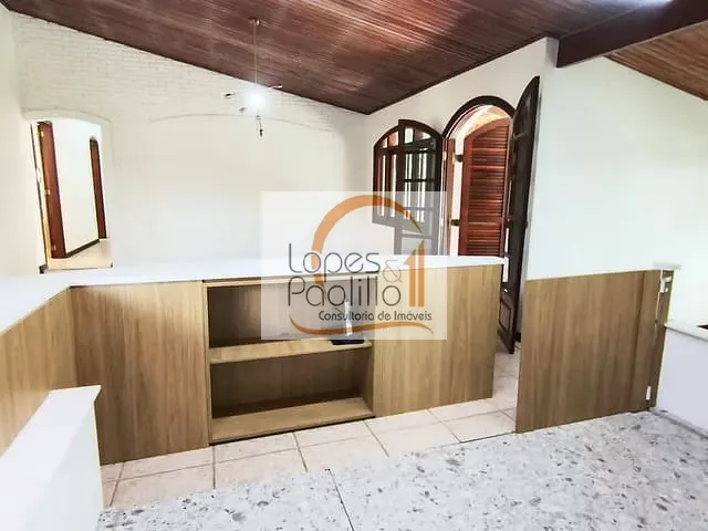 Casa com 600m² 3 quartos e 4 banheiros, para alugar, no bairro Vila Santista em Atibaia